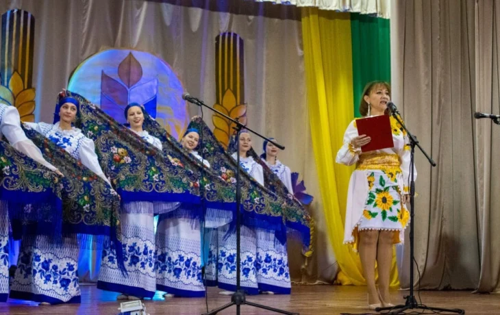 &laquo;Мы славим руки золотые&raquo;.