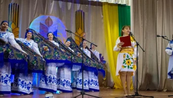 &laquo;Мы славим руки золотые&raquo;.