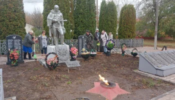 Акция &laquo;Дорога к обелиску&raquo; по уборке  &laquo;Братской могилы&raquo;